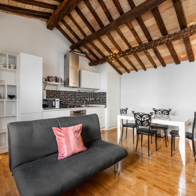 Pavone Centre Romantic Apartment - Appartamento con 1 Camera da Letto - 1