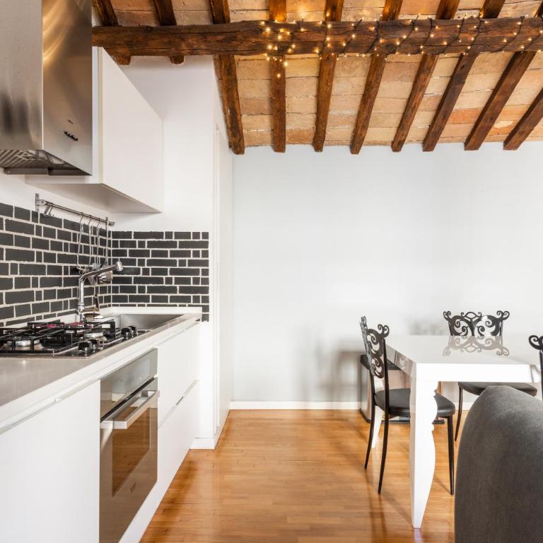 Pavone Centre Romantic Apartment - Appartamento con 1 Camera da Letto - 4