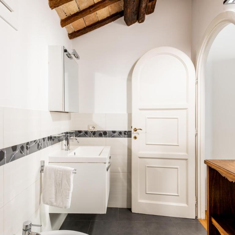 Pavone Centre Romantic Apartment - Appartamento con 1 Camera da Letto - 9