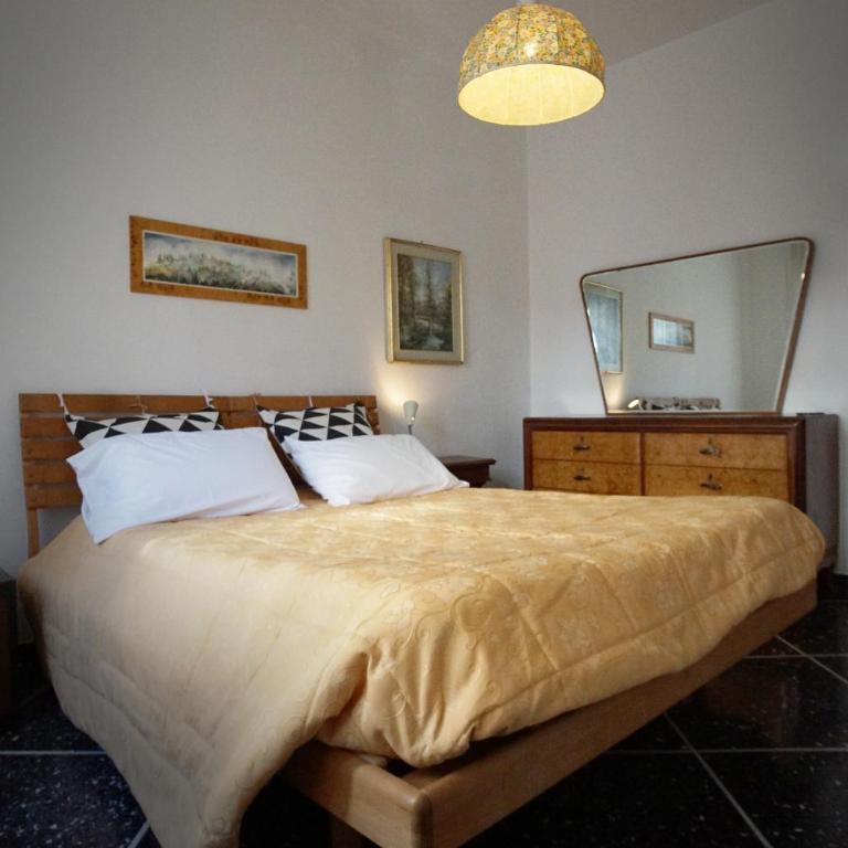 Sulle vie delle Cinque Terre, nel centro storico di Spezia! - Three-Bedroom Apartment - 8