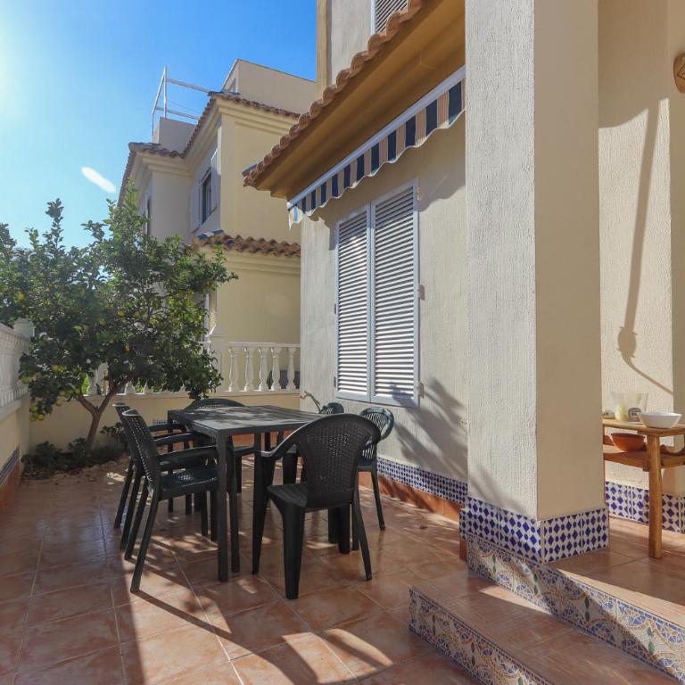 027 - Brisamar 002 - comfortHOLIDAYS - Three-Bedroom Bungalow - 1