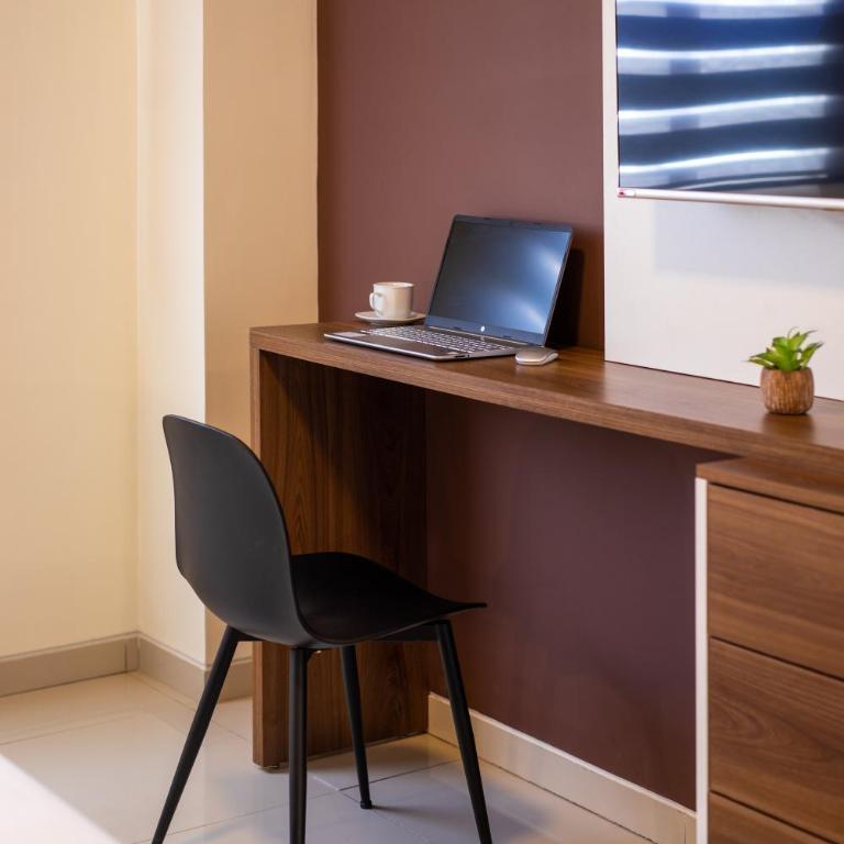 Equipetrol Suites apart hotel - Suite con cama grande - 6