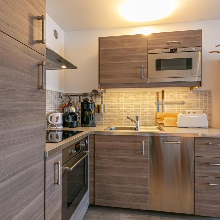 Val d'Isère - La Daille : Appartement 3 pièces cabine, 6 pers, skis aux pieds, balcon, parking inclus - FR-1-694-342 - Appartement - 9