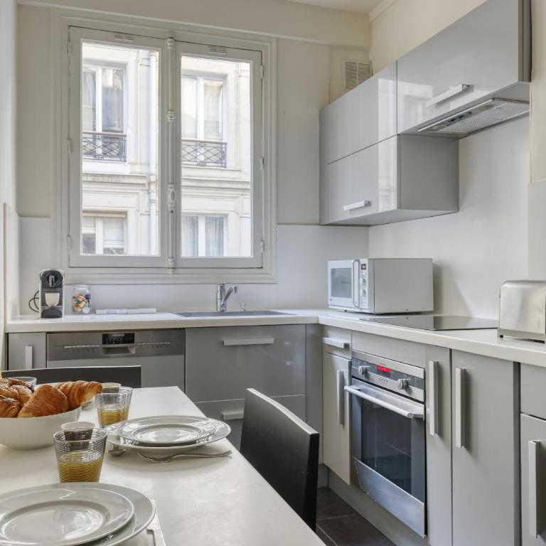 Gorgeous and large flat in the heart of Paris 09 - Apartamento Superior - 8