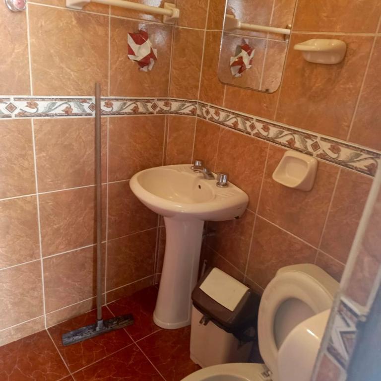 Hostal Imperial Carlos V - Habitación Doble con baño compartido - 11