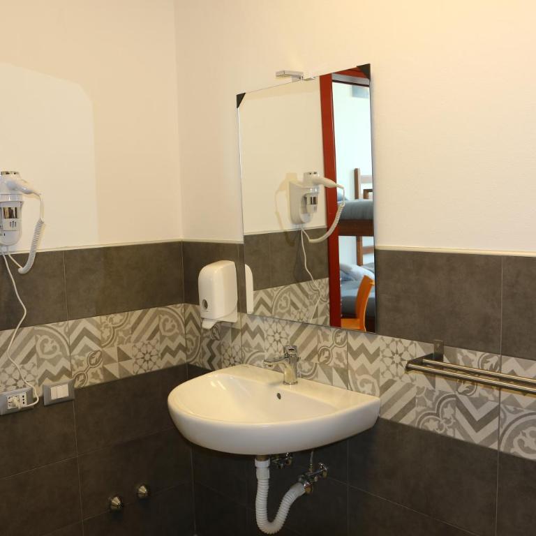Student's Hostel Parma - Camera Quadrupla - 2