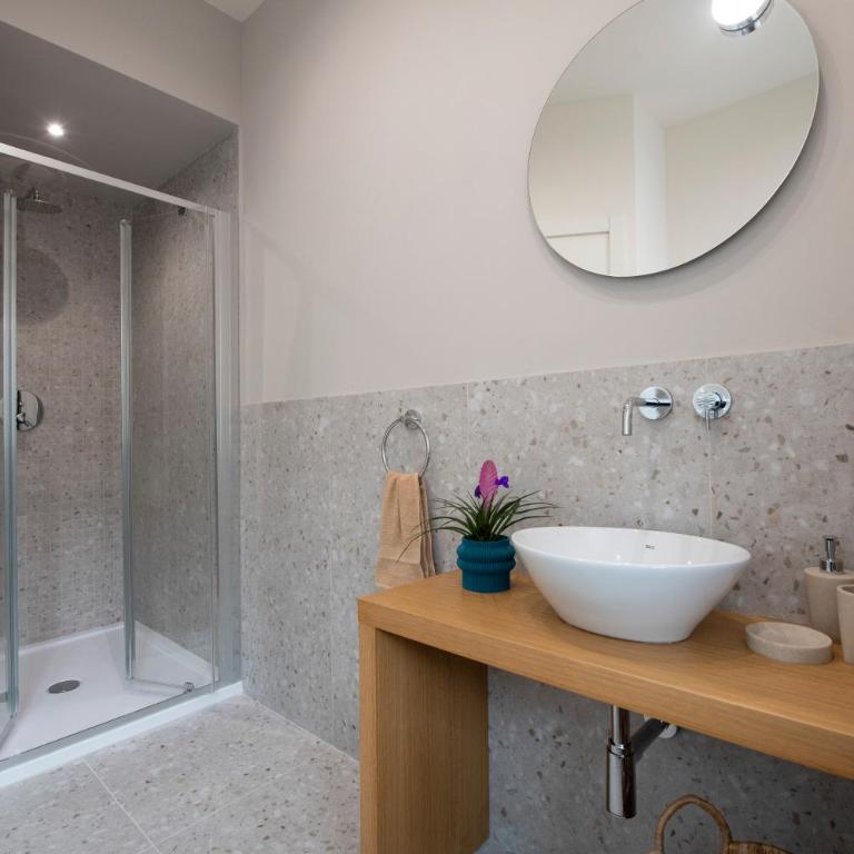 223 - Ma & Ma Luxury Apartment 1 grande - 500metri da mare e spiaggia, vicino alla Baia del Silenzio - PARCHEGGIO GRATIS PRIVATO INCLUSO - Appartamento con 2 Camere da Letto - 43