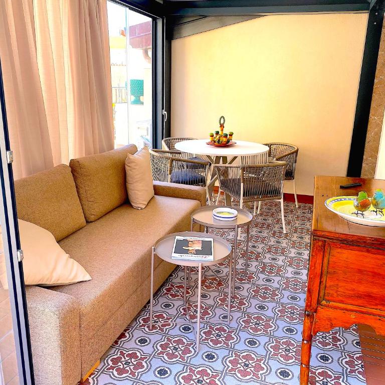 Le Pigne House with terrace in Taormina centre - Two-Bedroom House - 15