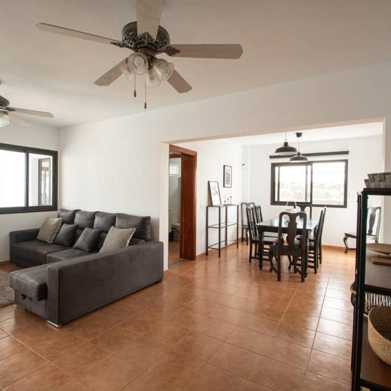 Casa Marlay Spacious, heated Pool, BBQ & Fast Wi-Fi only 15 minutes walk to town - Four-Bedroom House - 14