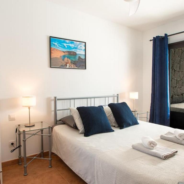 Casa Marlay Spacious, heated Pool, BBQ & Fast Wi-Fi only 15 minutes walk to town - Four-Bedroom House - 43