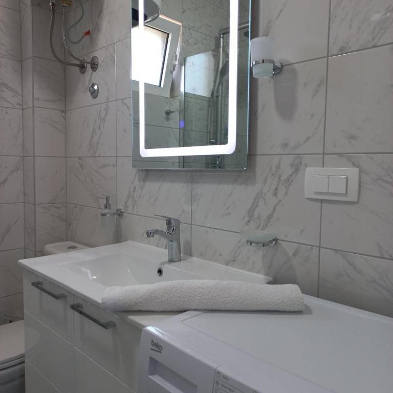 Buskovic Bella Vista - Deluxe Family Suite - 3