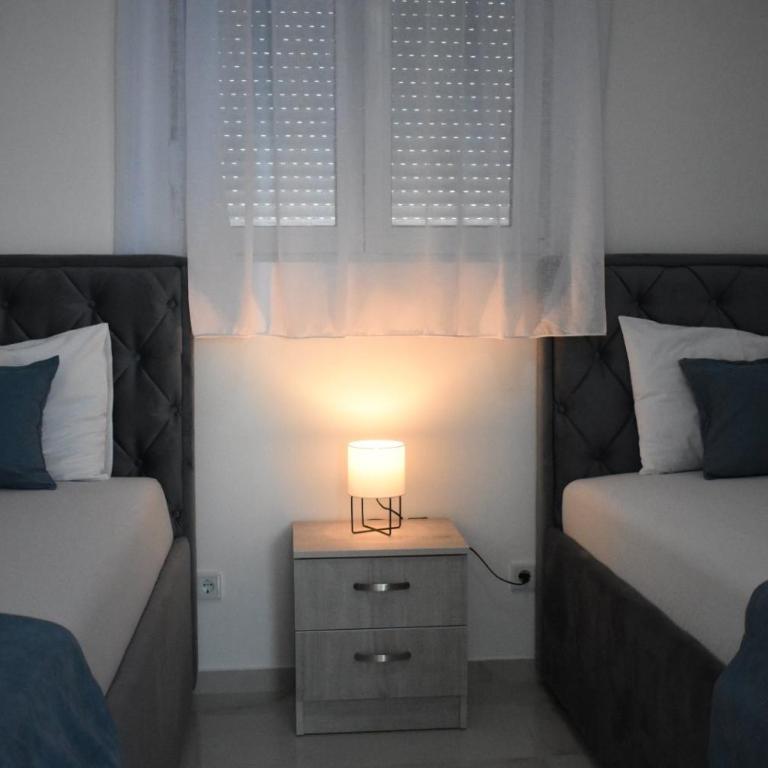 Buskovic Bella Vista - Deluxe Family Suite - 13