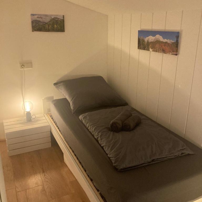 Große schöne Mansardenwohnung mit 2 Balkonen - Two-Bedroom Apartment - 29
