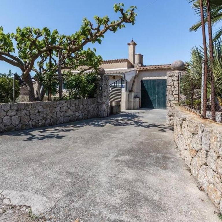 Villa Catalina Petit by Renthousing - Two-Bedroom House - 22