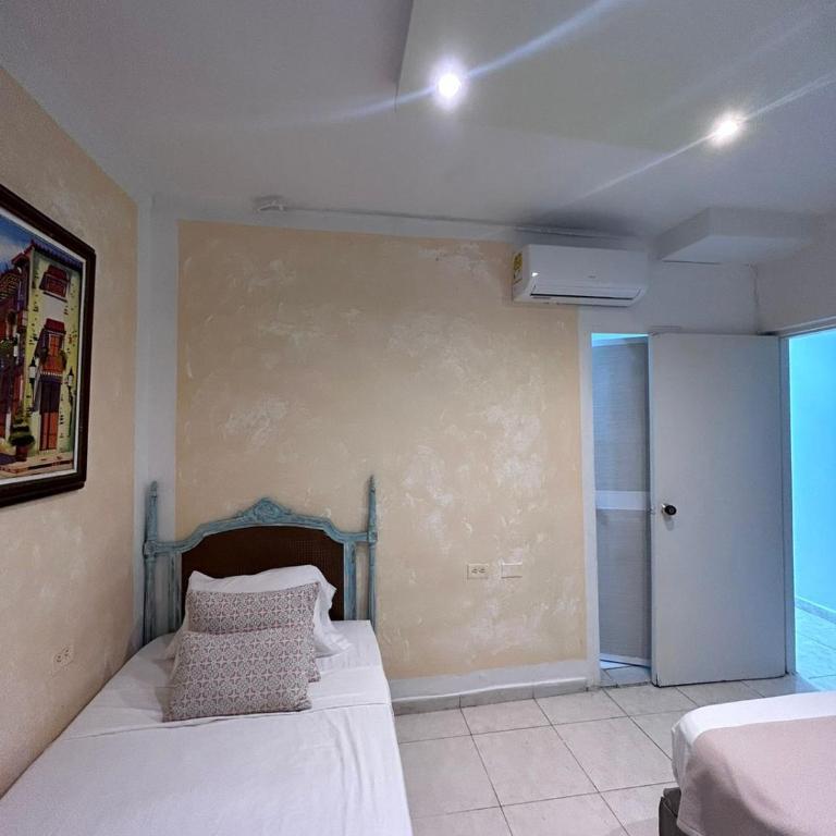 3CB-1 APARTAMENTO DE 3 ALCOBAS EN EL CENTRO HISTORICO CON AIRE ACONDICIONADO Y WIFI - Three-Bedroom Apartment - 22
