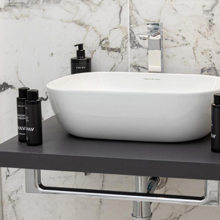 IRON Luxury Rooms - Camera Tripla - 17
