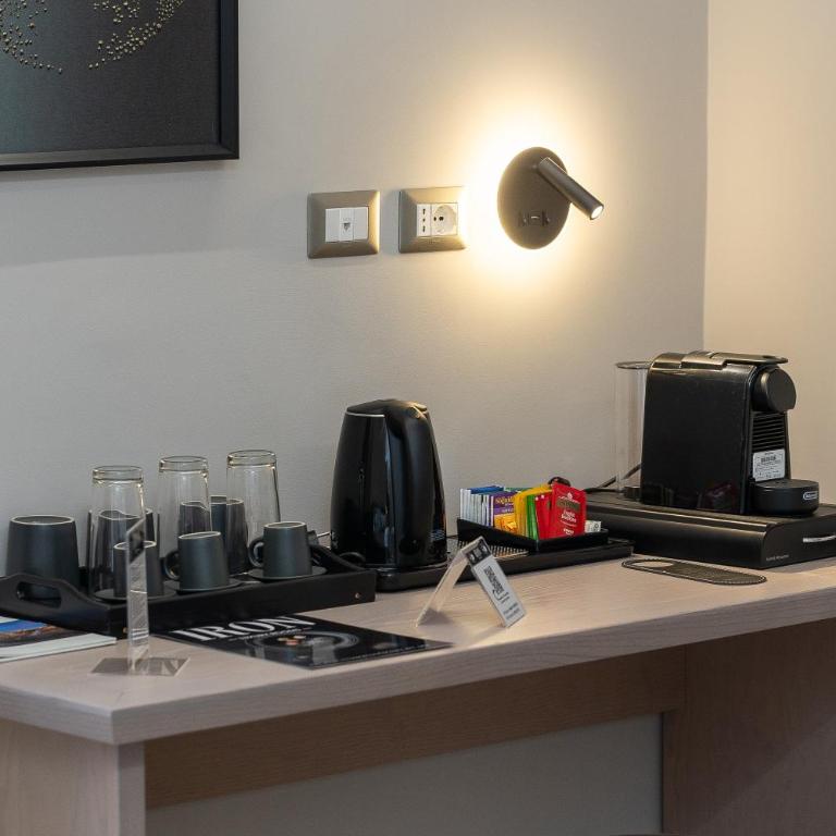 IRON Luxury Rooms - Camera Tripla Basic - 13