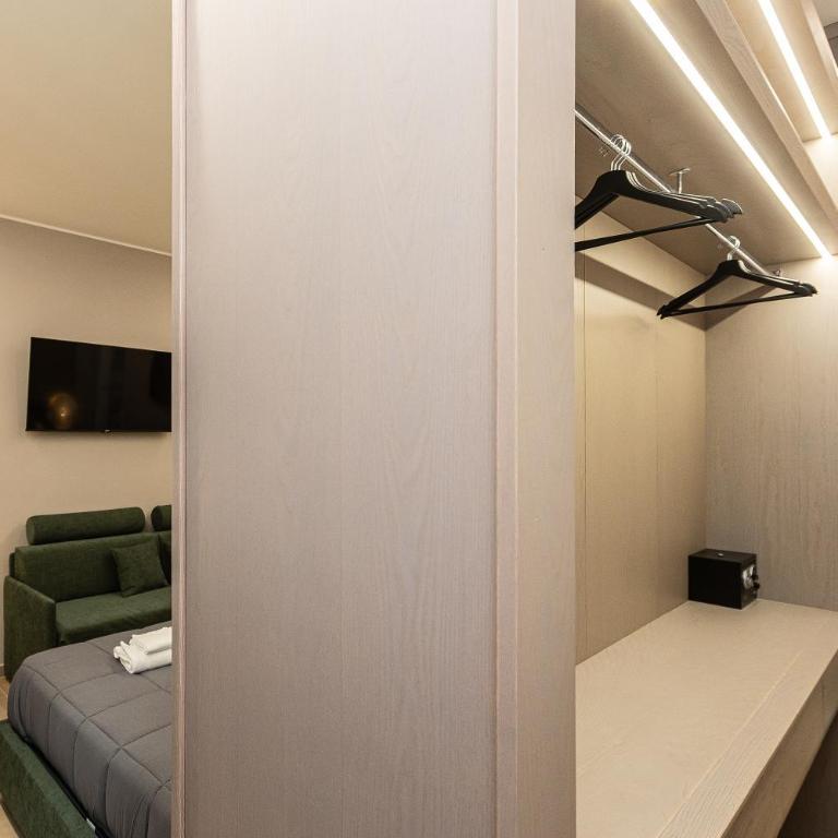 IRON Luxury Rooms - Camera Tripla Basic - 11