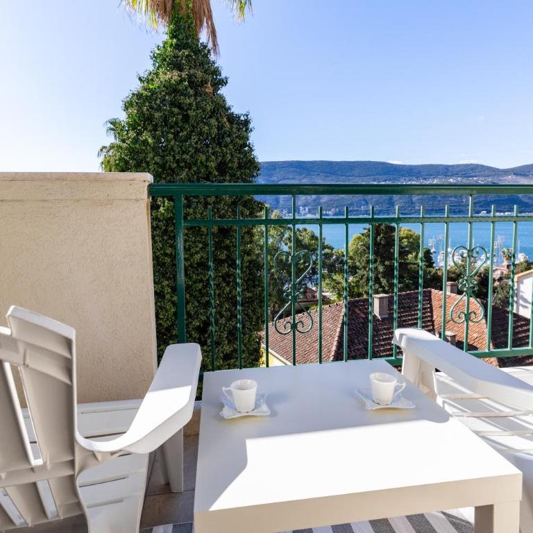Lula la land (4 adults or family) - Two-Bedroom Apartment - 32