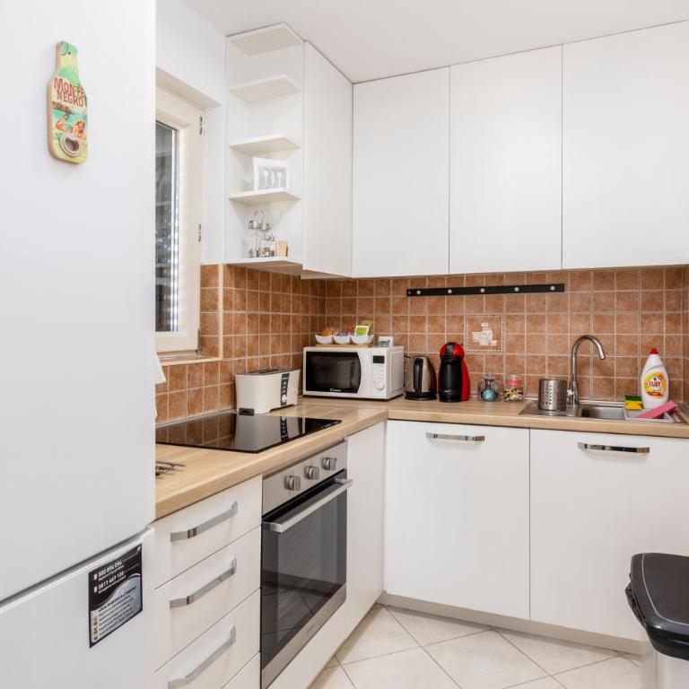 Lula la land (4 adults or family) - Two-Bedroom Apartment - 9