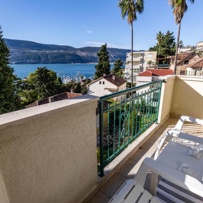 Lula la land (4 adults or family) - Two-Bedroom Apartment - 12