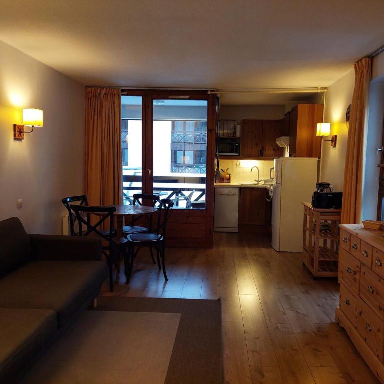 Brides-les-Bains : Studio 4 pers, balcon Ouest, parking, animaux admis - Studio - 4
