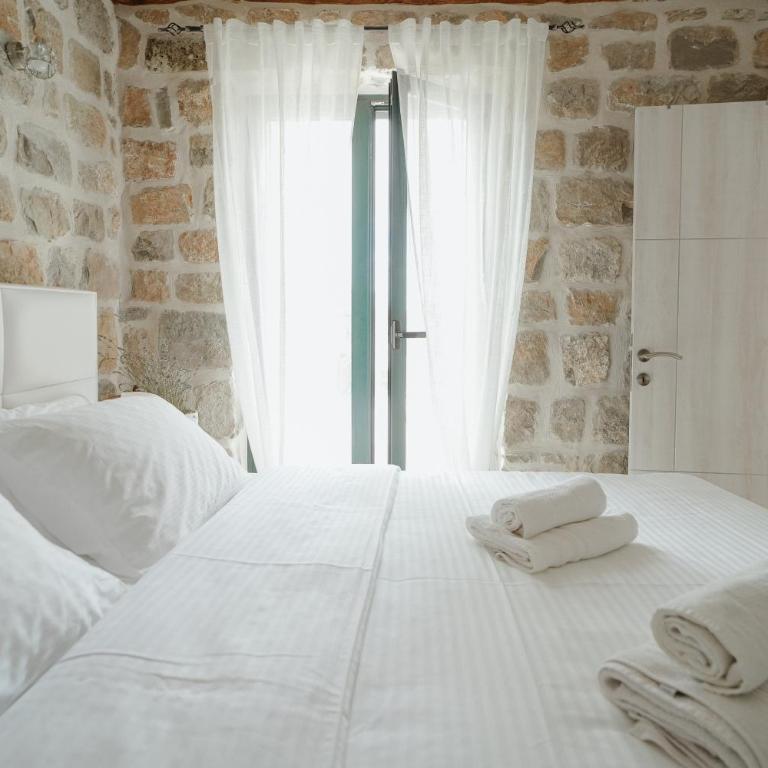 Casa di Pietra - Three-Bedroom House - 10