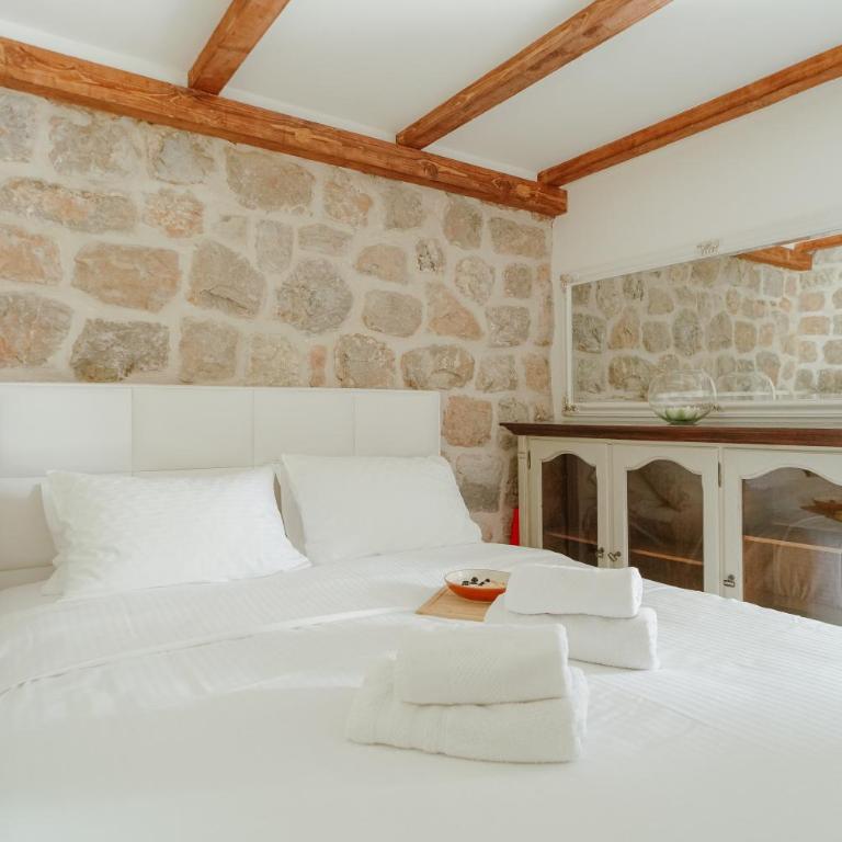 Casa di Pietra - Three-Bedroom House - 17