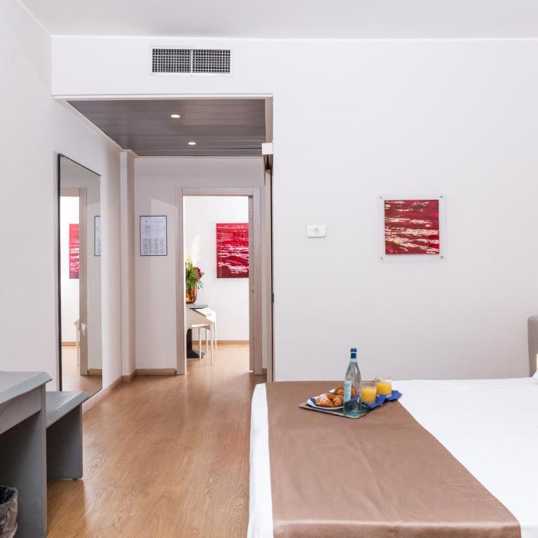 Helios Hotel - Camera Familiare Young - 1