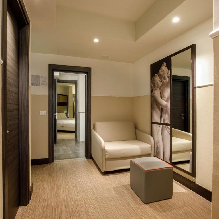 Cosmopolita Rome Colosseum, Tapestry Collection by Hilton - Junior Suite - 2