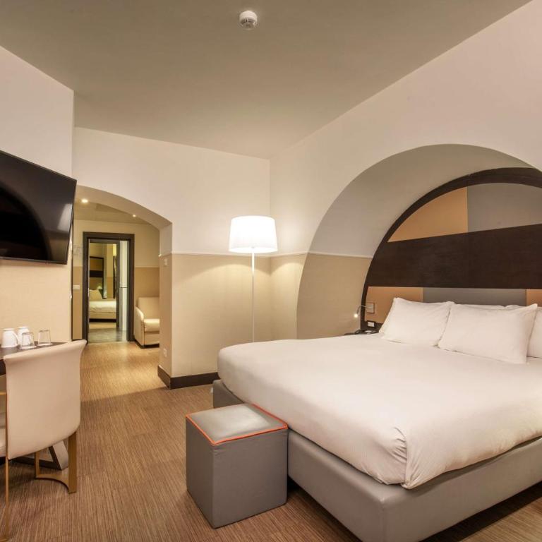 Cosmopolita Rome Colosseum, Tapestry Collection by Hilton - Camera Familiare - Camere Comunicanti - 1