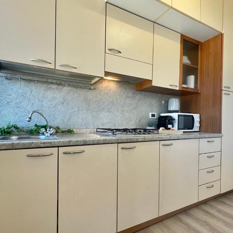 [150mt dal Mare] Monolocale in Centro con Vista Aperta, Wi-Fi e A/C - Monolocale con Balcone - 20