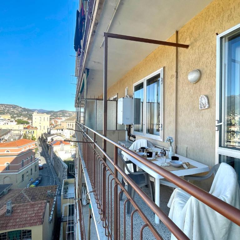 [150mt dal Mare] Monolocale in Centro con Vista Aperta, Wi-Fi e A/C - Monolocale con Balcone - 15