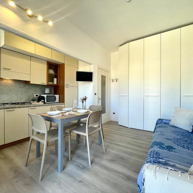 [150mt dal Mare] Monolocale in Centro con Vista Aperta, Wi-Fi e A/C - Monolocale con Balcone - 6