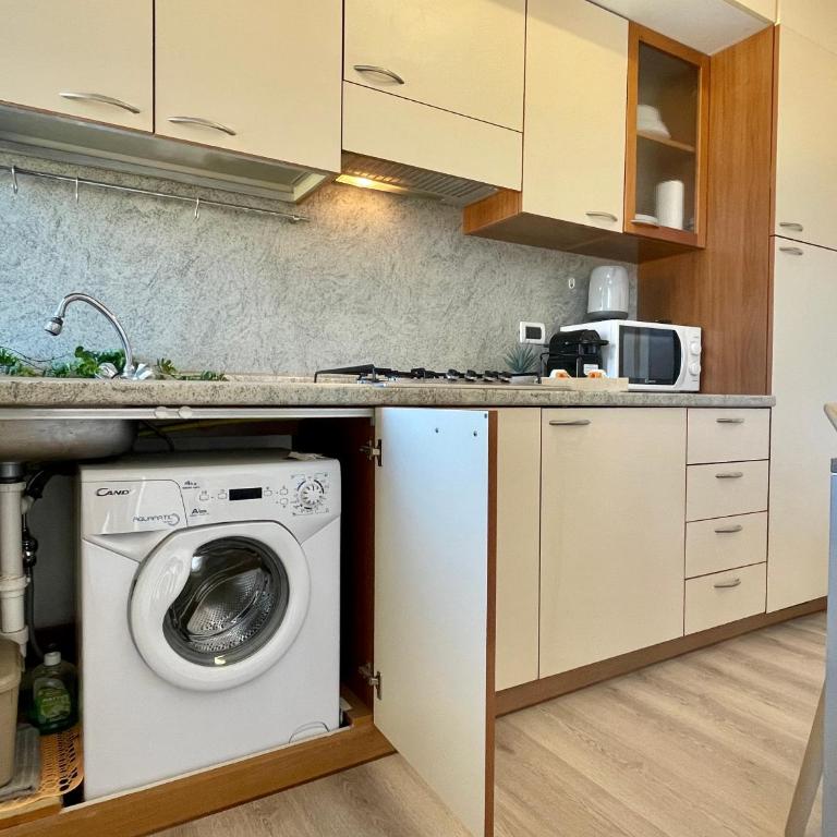 [150mt dal Mare] Monolocale in Centro con Vista Aperta, Wi-Fi e A/C - Monolocale con Balcone - 10