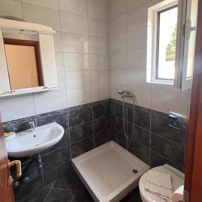 Apartmani Krivokapic - Apartment with Balcony - 6