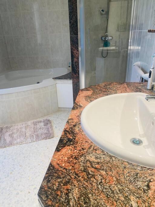 Impresionante Villa con piscina climatizada - OLIVA NOVA - Villa de 2 dormitorios - 16