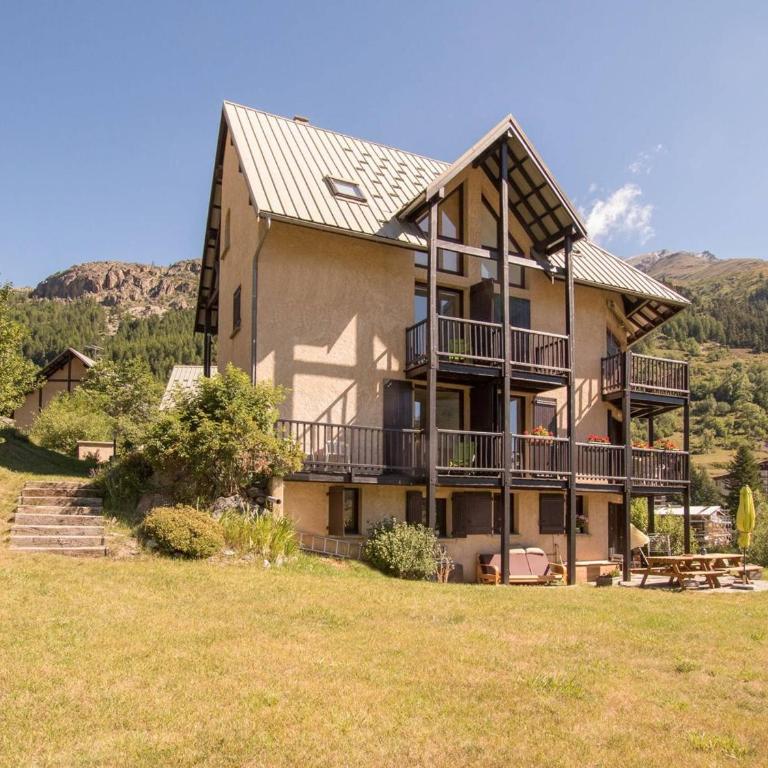 Grand appartement 4 chambres, proche centre et pistes, parking privatif - Appartement 4 Chambres - 8