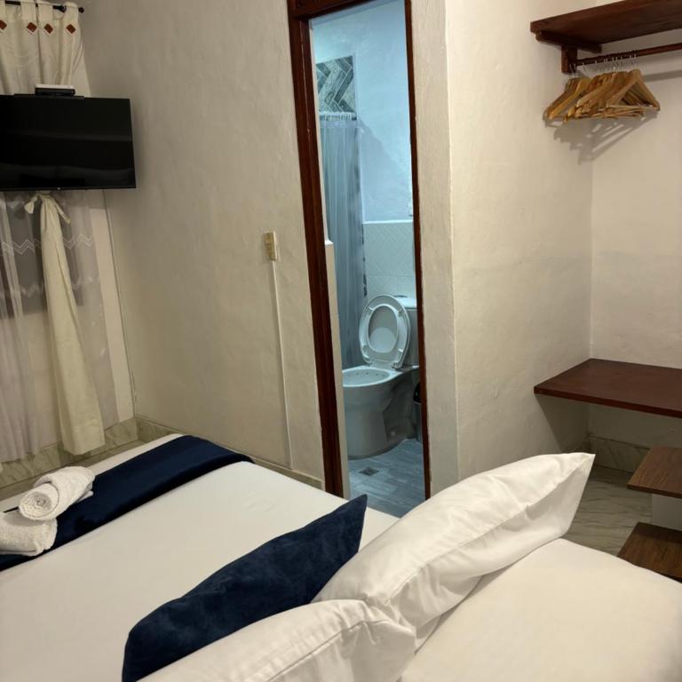 Merak Hostel - Double Room with Private Bathroom - 3