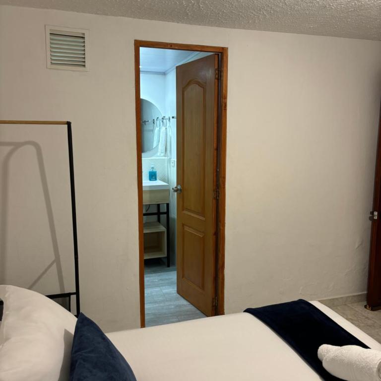 Merak Hostel - Double Room with Private Bathroom - 3