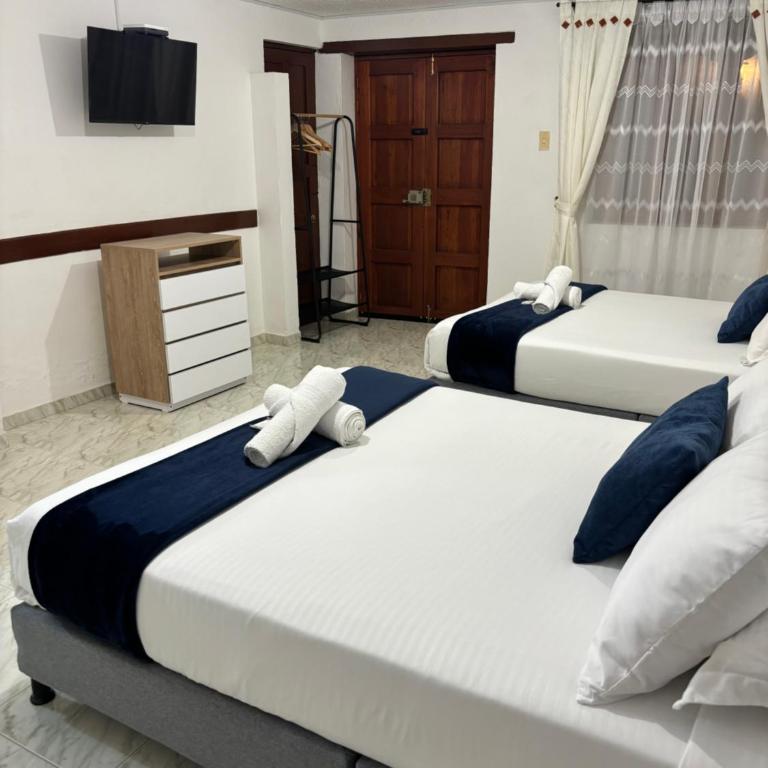 Merak Hostel - Quadruple Room with Private Bathroom - 1