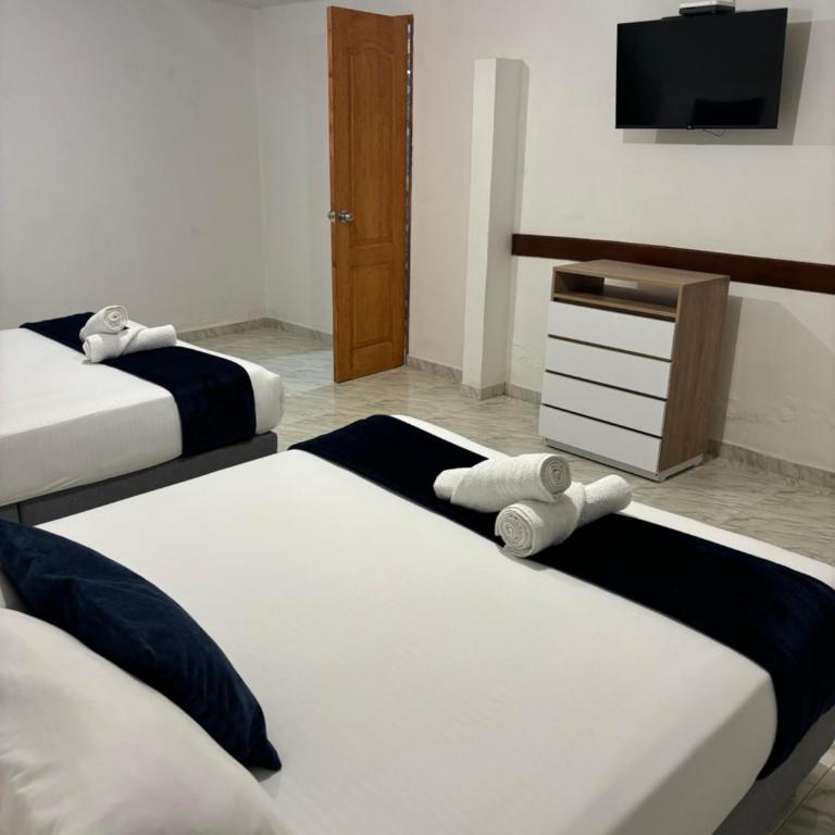 Merak Hostel - Quadruple Room with Private Bathroom - 2