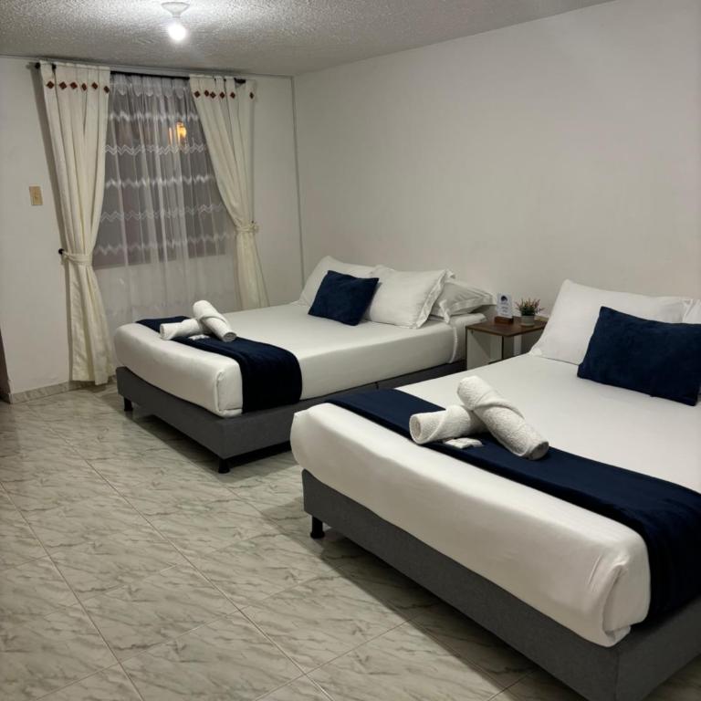 Merak Hostel - Quadruple Room with Private Bathroom - 3