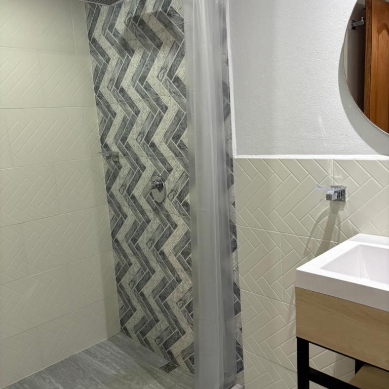 Merak Hostel - Quadruple Room with Private Bathroom - 5
