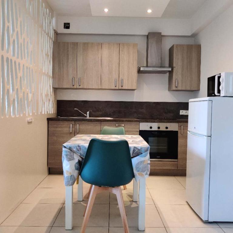 Antibes Center Cozy Big Studio - One-Bedroom Apartment - 3