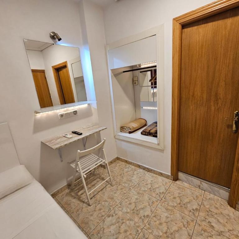 Hostal Las Vegas - Camera Doppia con Letti Singoli - 14