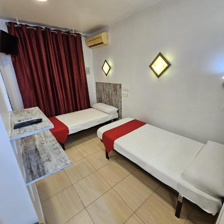 Hostal Las Vegas - Camera Doppia con Letti Singoli - 15
