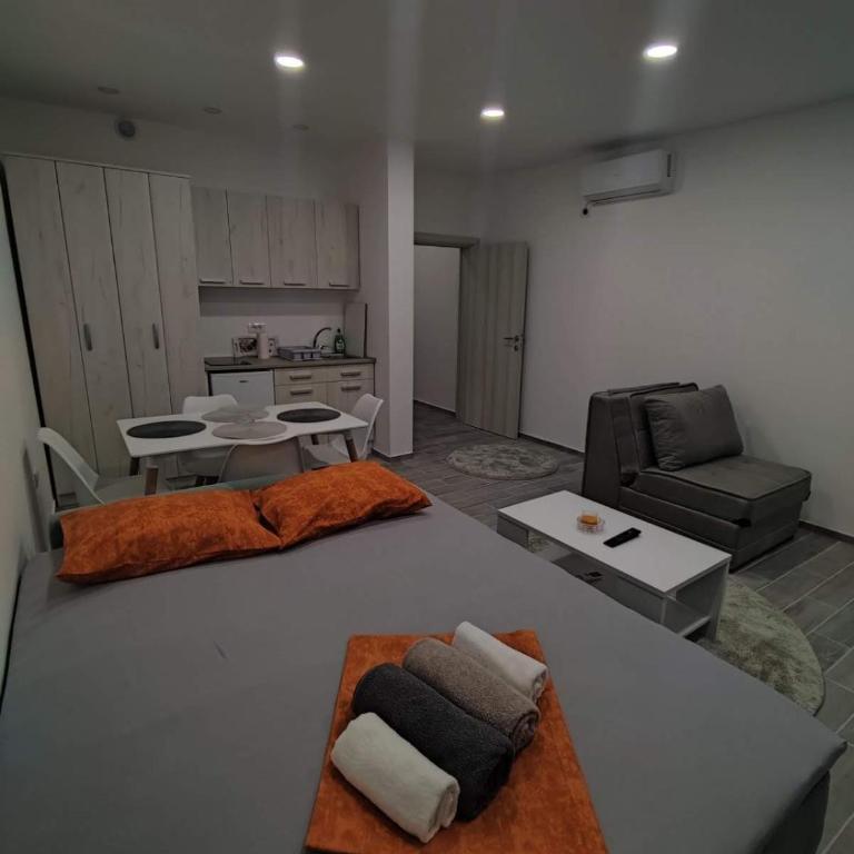 El Mar Apartments - Studio - 8