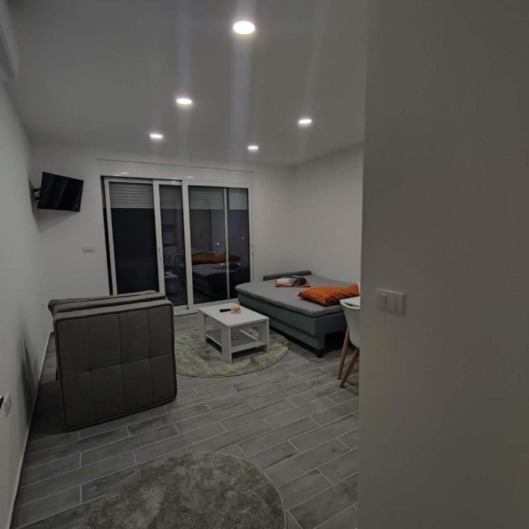 El Mar Apartments - Studio - 4