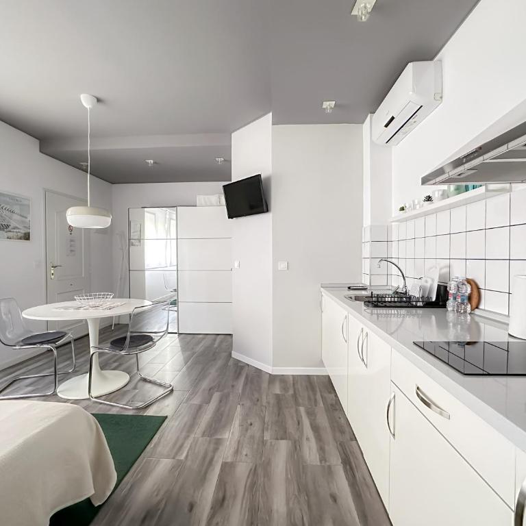 Budget Inn - Studio Apartment - 6